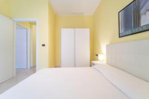 A bed or beds in a room at Apartments via Spano