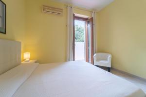 A bed or beds in a room at Apartments via Spano