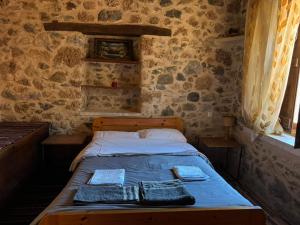 Postel nebo postele na pokoji v ubytování Fani's house
