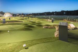 Golf pri dovolenkovom parku alebo okolí