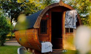 a small log cabin with a door in the grass at AZUR Camping Schwäbische Alb in Sonnenbühl