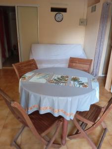 Posezení v ubytování La COLOMBE 3