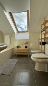 Koupelna v ubytování Apartamentos Suites Olmedo
