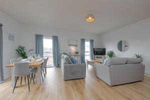 Et tv og/eller underholdning på StarHost Residences - Spacious 2-bed Apartment in Newbury