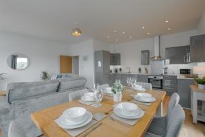 Køkken eller tekøkken på StarHost Residences - Spacious 2-bed Apartment in Newbury