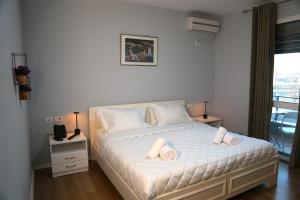 a bedroom with a bed with towels on it at Guesthouse Doanesia in Tirana