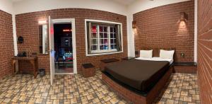 Postel nebo postele na pokoji v ubytování Red Bricks Inn