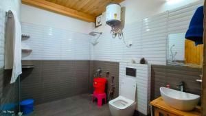 Fotografie z fotogalerie ubytování Tirthan Pine View Home stay v destinaci Gushaini