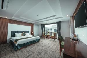 Postel nebo postele na pokoji v ubytování Central Sapa March Hotel