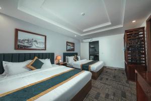 Postel nebo postele na pokoji v ubytování Central Sapa March Hotel
