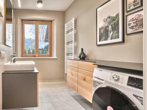 Kuchyň nebo kuchyňský kout v ubytování Mountain Lover one by AA Holiday Homes + 38 fotografií