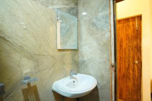 Koupelna v ubytování Hotel Samrat near Victoria Memorial !! Couple Friendly Hotel !! + 37 fotografií