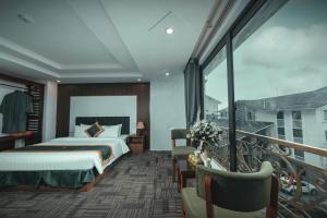 Postel nebo postele na pokoji v ubytování Central Sapa March Hotel
