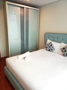 Postel nebo postele na pokoji v ubytování Vortex Suites KLCC By Farysha