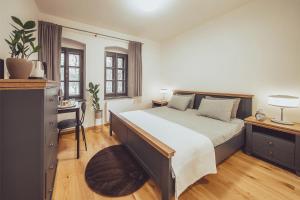 Postel nebo postele na pokoji v ubytování Výletní Restaurace Rudolfov + 31 fotografií