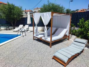 Der Swimmingpool an oder in der Nähe von Toni Apartment
