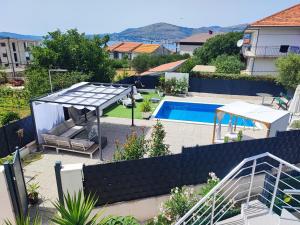 Der Swimmingpool an oder in der Nähe von Toni Apartment