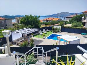 Der Swimmingpool an oder in der Nähe von Toni Apartment