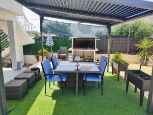 Ein Garten an der Unterkunft Toni Apartment