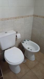 Ένα μπάνιο στο Cabañas Lomas Del bosque +15 φωτογραφίες