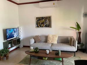 a living room with a couch and a coffee table at Thailand Dream Village E09 in Klaeng
