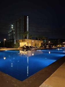 Bazén v ubytování Tulip Garden condo nebo v jeho okolí