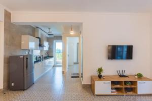 Kuhinja oz. manjša kuhinja v nastanitvi Tranquil 1BHK suite Pool Field Calangute Da Alohas