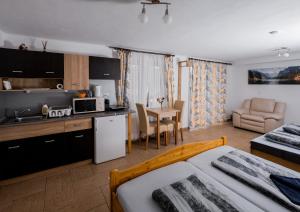 a room with a kitchen and a living room at Chill House in Orfű