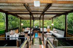 Posezení v ubytování Nirata Treehouse