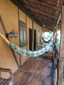 a hammock in the hallway of a house at Delícias da Tilápia em Domingos Martins ES in Domingos Martins