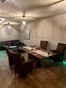 a room with a table and chairs and a couch at Quattro Malyovitsa- Мальовица in Govedartsi