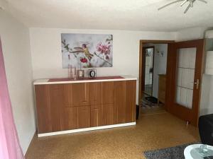 ein Zimmer mit einem Holzschrank mit einem Gemälde an der Wand in der Unterkunft Ferienwohnung Eifler in Lam + 23 Fotos