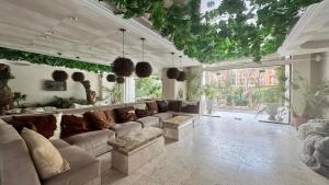 Χώρος καθιστικού στο Bratanov Harmony Suites 3 Jungle