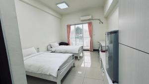 Voodi või voodid majutusasutuse Hello inn 哈囉行旅屏東館 toas