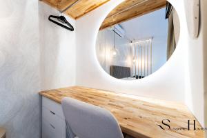 Zdjęcie z galerii obiektu Seaview beachfront studio with aqua park & balcony w mieście Benalmádena