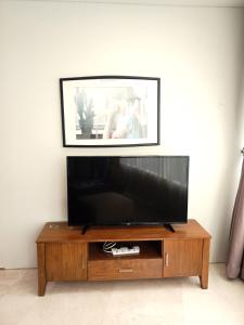 TV a/nebo společenská místnost v ubytování Vortex Suites KLCC By Farysha