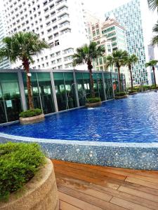 Bazén v ubytování Vortex Suites KLCC By Farysha nebo v jeho okolí