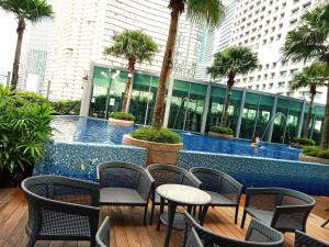 Bazén v ubytování Vortex Suites KLCC By Farysha nebo v jeho okolí