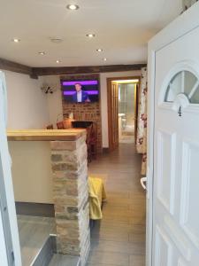 a kitchen with a stone counter and a tv at No 5 Accommodation in London