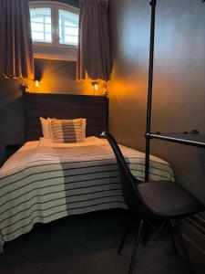 Postel nebo postele na pokoji v ubytování Hotell Fängelset Västervik