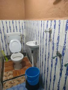 Ein Badezimmer in der Unterkunft Moon Hotel Tungnath