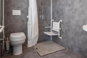 a bathroom with a toilet and a shower and a sink at Club del Sole Val di Fiemme Easy Camping Village in Bellamonte