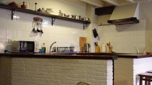 A kitchen or kitchenette at El Balcon del Horreo