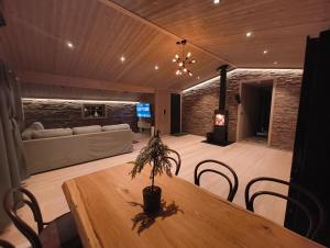 a living room with a wooden table and a couch at Hytte-13 Cozy cabin close to Kvitfjell in Fåvang