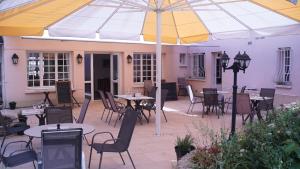 Patio nebo venkovní prostory v ubytování Hôtel Les Fleurs