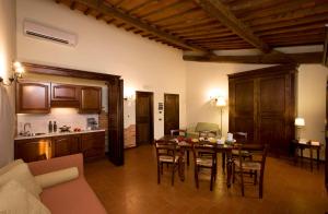 a kitchen and dining room with a table and chairs at Agriturismo Antico Borgo Poggitazzi in Loro Ciuffenna