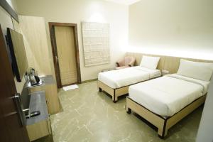 Hotel City Grand Varanasi客房内的一张或多张床位