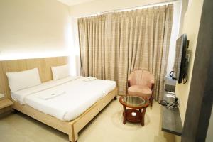 Hotel City Grand Varanasi客房内的一张或多张床位