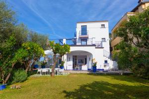 Κήπος έξω από το Estate4home - Villa Blue Skyline