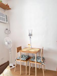 a table and chairs in a room with a table at Cozy Condo near Mactan Airport - Free Wifi! in Lapu Lapu City +29 photos